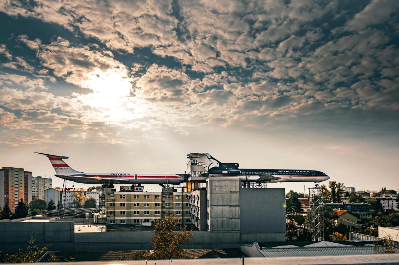 Novapark Flugzeughotel Graz Exterior foto
